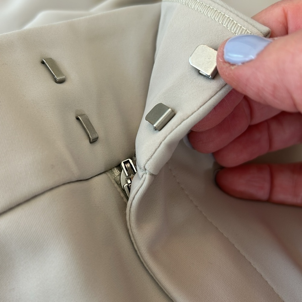 Athleta Stellar Straight Crop Pant EUC Tan/Khaki/Gray Size 22 Stretch - Picture 6 of 10